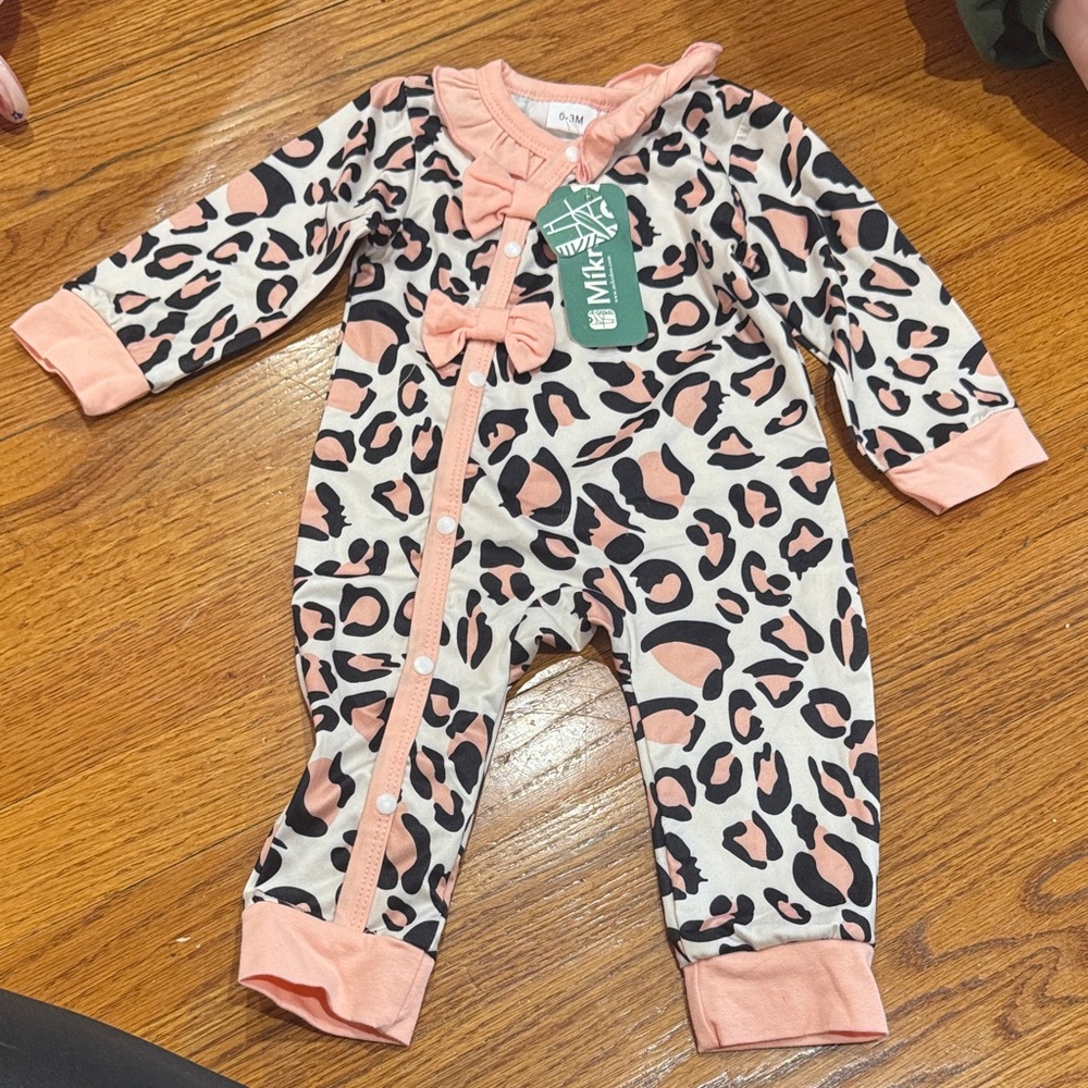 Mikrdoo leopard onesie 0-3month orange NWT